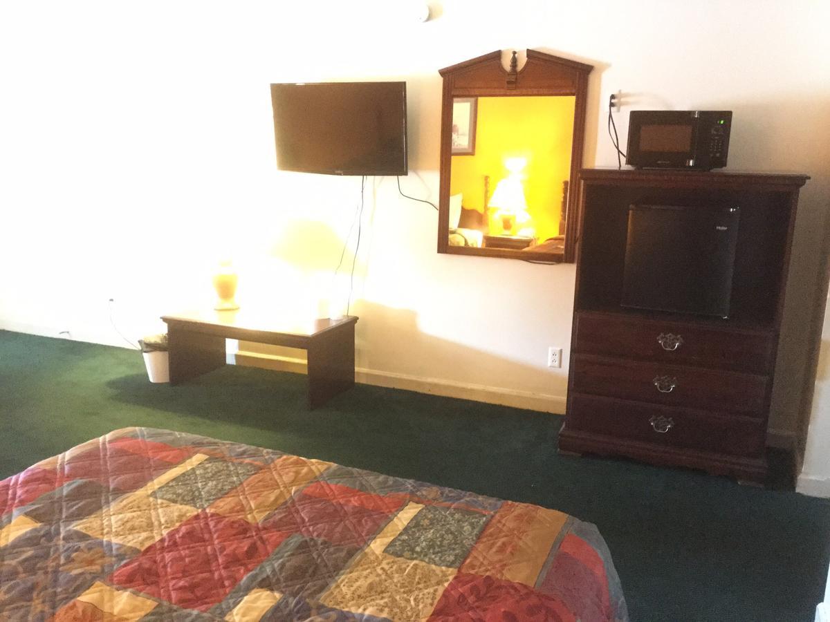 Budget Inn Лъмбъртън Екстериор снимка