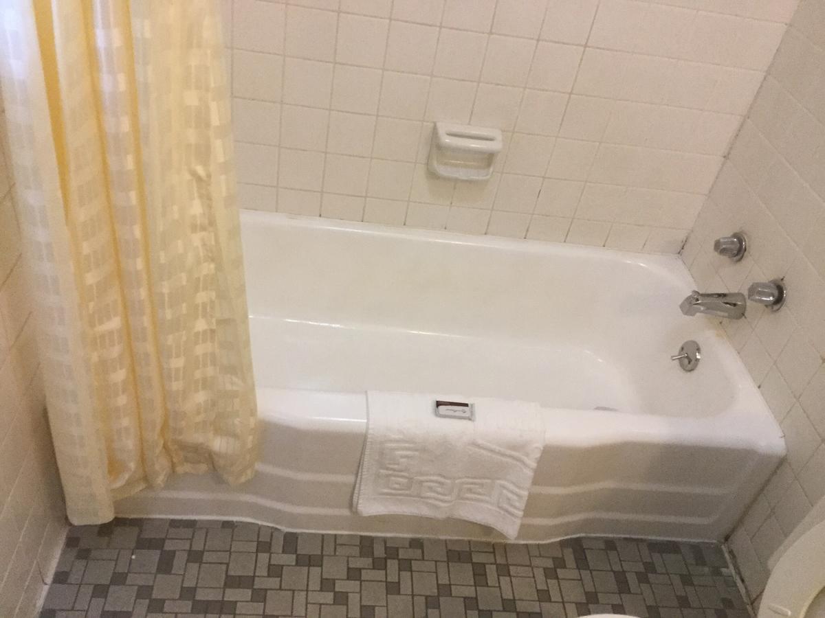 Budget Inn Лъмбъртън Екстериор снимка