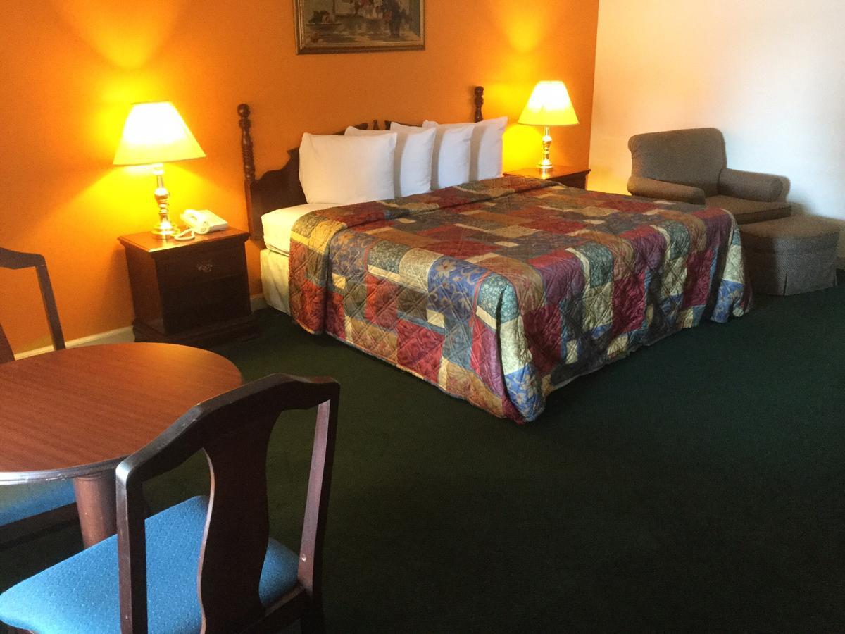 Budget Inn Лъмбъртън Екстериор снимка