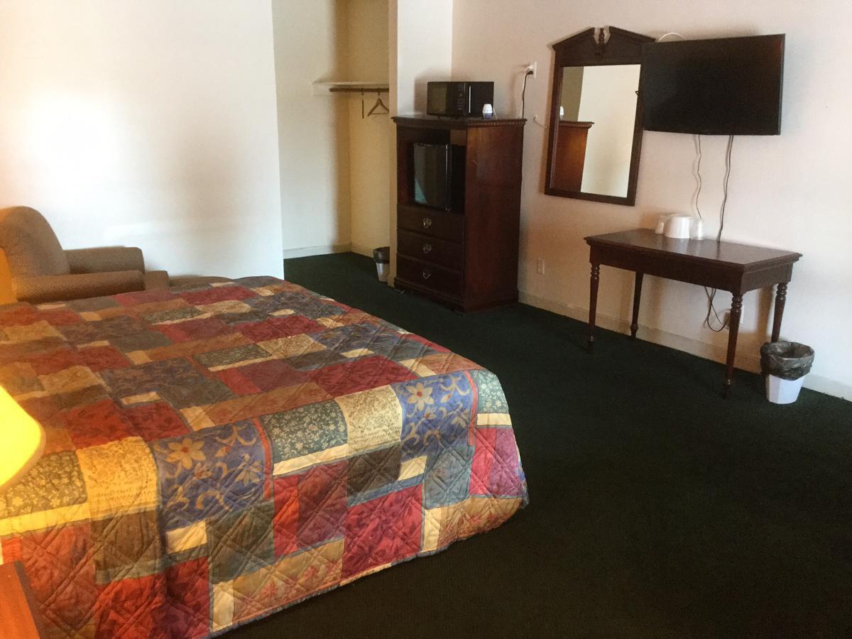 Budget Inn Лъмбъртън Екстериор снимка